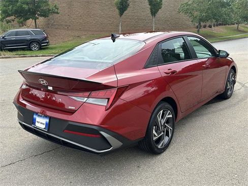 New 2025 Hyundai Elantra SEL image 5