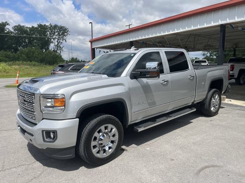 Used 2019 GMC Sierra 2500 Denali w/ Duramax Plus Package AWD/4WD image 5