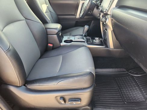 Used 2022 Toyota 4Runner SR5 Premium image 17