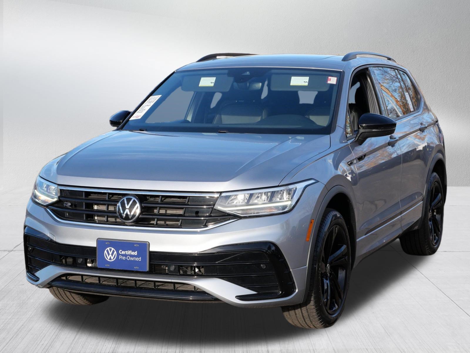Certified 2023 Volkswagen Tiguan SE R-Line AWD/4WD image 2