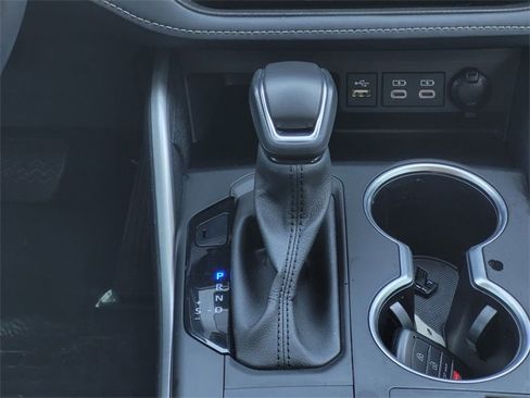 Used 2024 Toyota Highlander XLE image 16