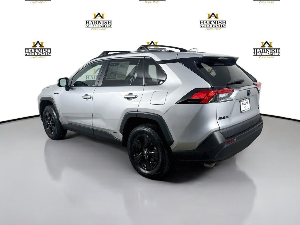 Used 2021 Toyota RAV4 XLE w/ Convenience Package AWD/4WD image 5