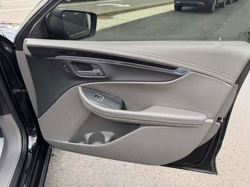 Used 2016 Chevrolet Impala LT w/ Convenience Package image 20