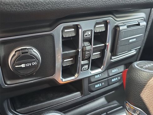 New 2025 Jeep Gladiator Sport image 28