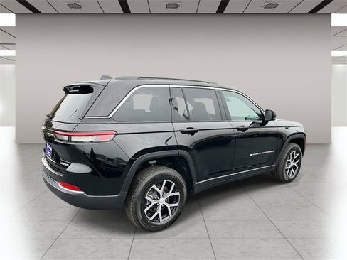 New 2025 Jeep Grand Cherokee Limited image 3