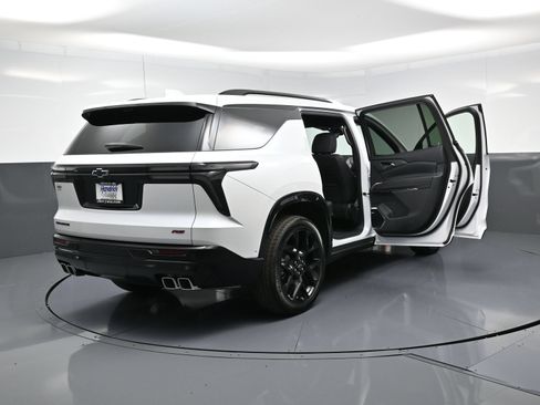 Used 2025 Chevrolet Traverse RS w/ LPO, Floor Liner Package FWD image 30