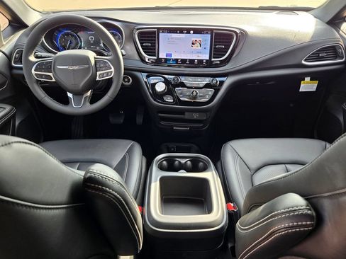 New 2026 Chrysler Pacifica Select FWD image 25