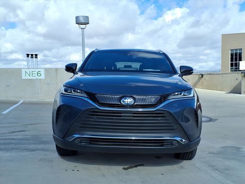 Used 2021 Toyota Venza image 2