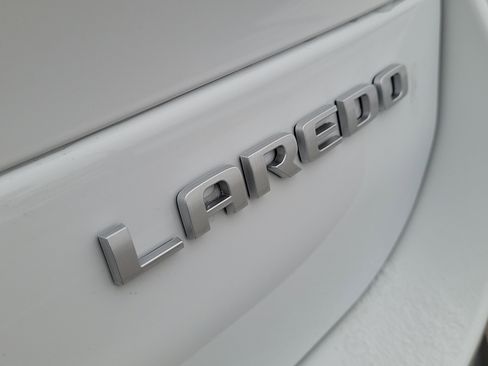 New 2025 Jeep Grand Cherokee L Laredo image 9