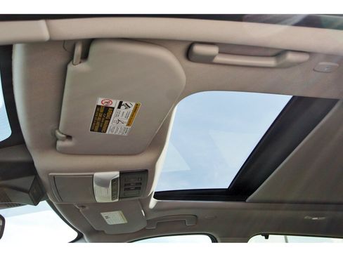 Used 2025 Nissan Rogue Platinum w/ Tech Package FWD image 31