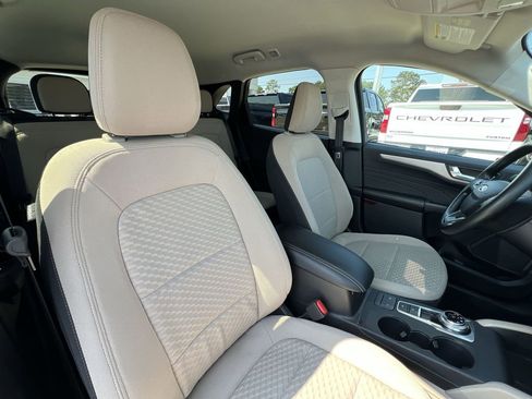 Used 2021 Ford Escape SE image 16
