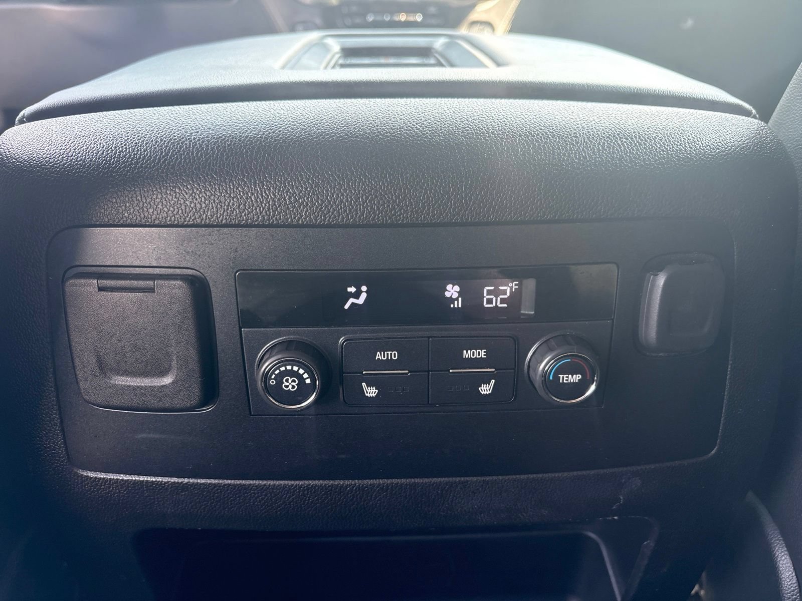 Used 2018 Chevrolet Tahoe Premier w/ Max Trailering Package AWD/4WD image 15