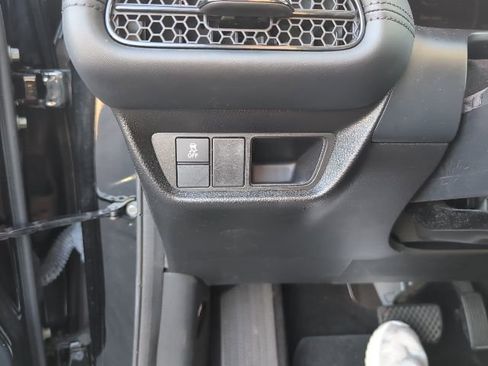 Used 2023 Honda HR-V LX image 18