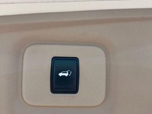 Used 2015 Nissan Pathfinder Platinum w/ Family Entertainment Package FWD image 32