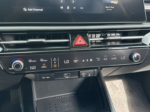 Certified 2025 Kia Niro EX FWD image 12