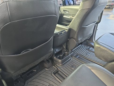 Certified 2022 Toyota Sienna XLE Woodland Edition image 21