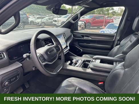 Used 2023 Jeep Wagoneer L Series II AWD/4WD image 8