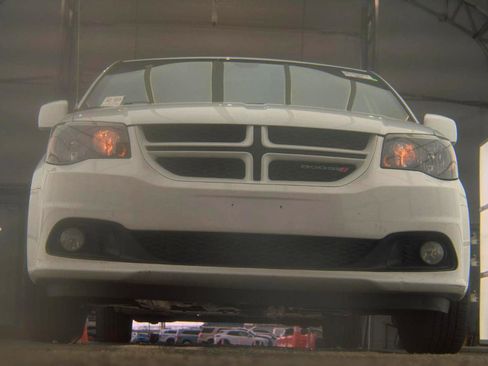 Used 2019 Dodge Grand Caravan GT FWD image 3
