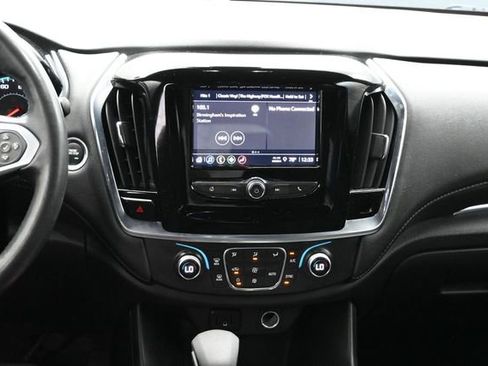Used 2022 Chevrolet Traverse LT FWD image 8