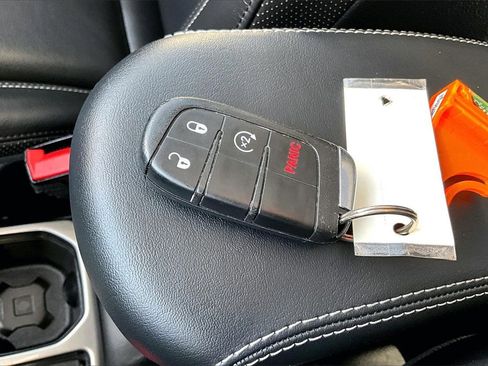 Used 2018 Jeep Renegade Limited w/ UConnect 8.4 Nav Group image 12