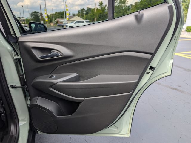 Used 2024 Chevrolet Trax RS w/ Sunroof Package FWD image 18