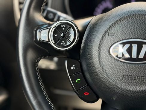 Used 2018 Kia Soul + FWD image 32