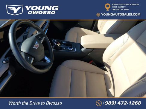 Certified 2024 Cadillac XT4 Luxury w/ Cold Weather Package AWD/4WD image 7