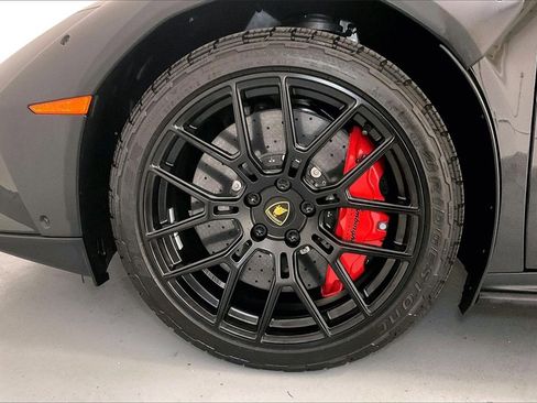 Used 2024 Lamborghini Huracan Sterrato image 17