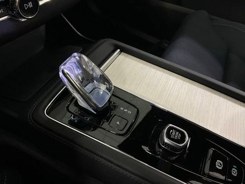 Certified 2025 Volvo XC90 T8 Ultra AWD/4WD image 22