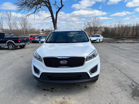 Used 2018 Kia Sorento AWD image 2