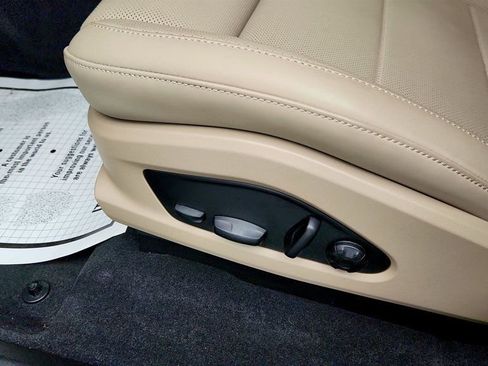 Used 2025 Porsche Macan 4S Electric image 12