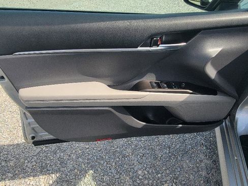 Used 2022 Toyota Camry LE image 7