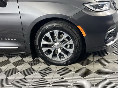 Used 2022 Chrysler Pacifica Pinnacle image 7