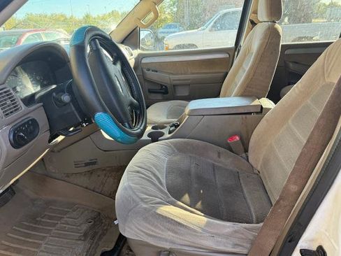 Used 2004 Ford Explorer XLT image 13