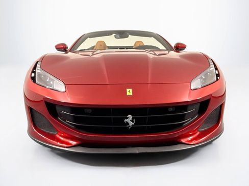 Used 2019 Ferrari Portofino RWD image 3