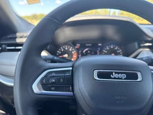 Used 2025 Jeep Compass Limited AWD/4WD image 10