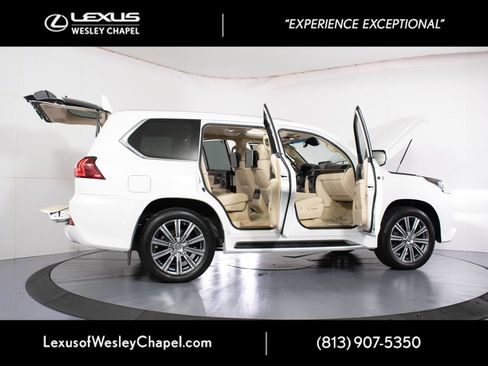 Used 2016 Lexus LX 570 4WD w/ Luxury Package image 16