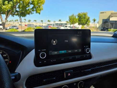 Used 2025 Honda HR-V LX image 34