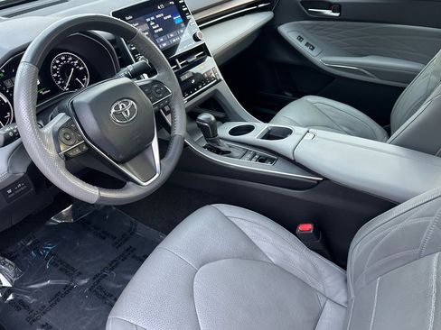 Used 2022 Toyota Avalon Limited image 4