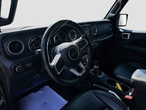 Used 2019 Jeep Wrangler Unlimited Sahara w/ Cold Weather Group AWD/4WD image 10
