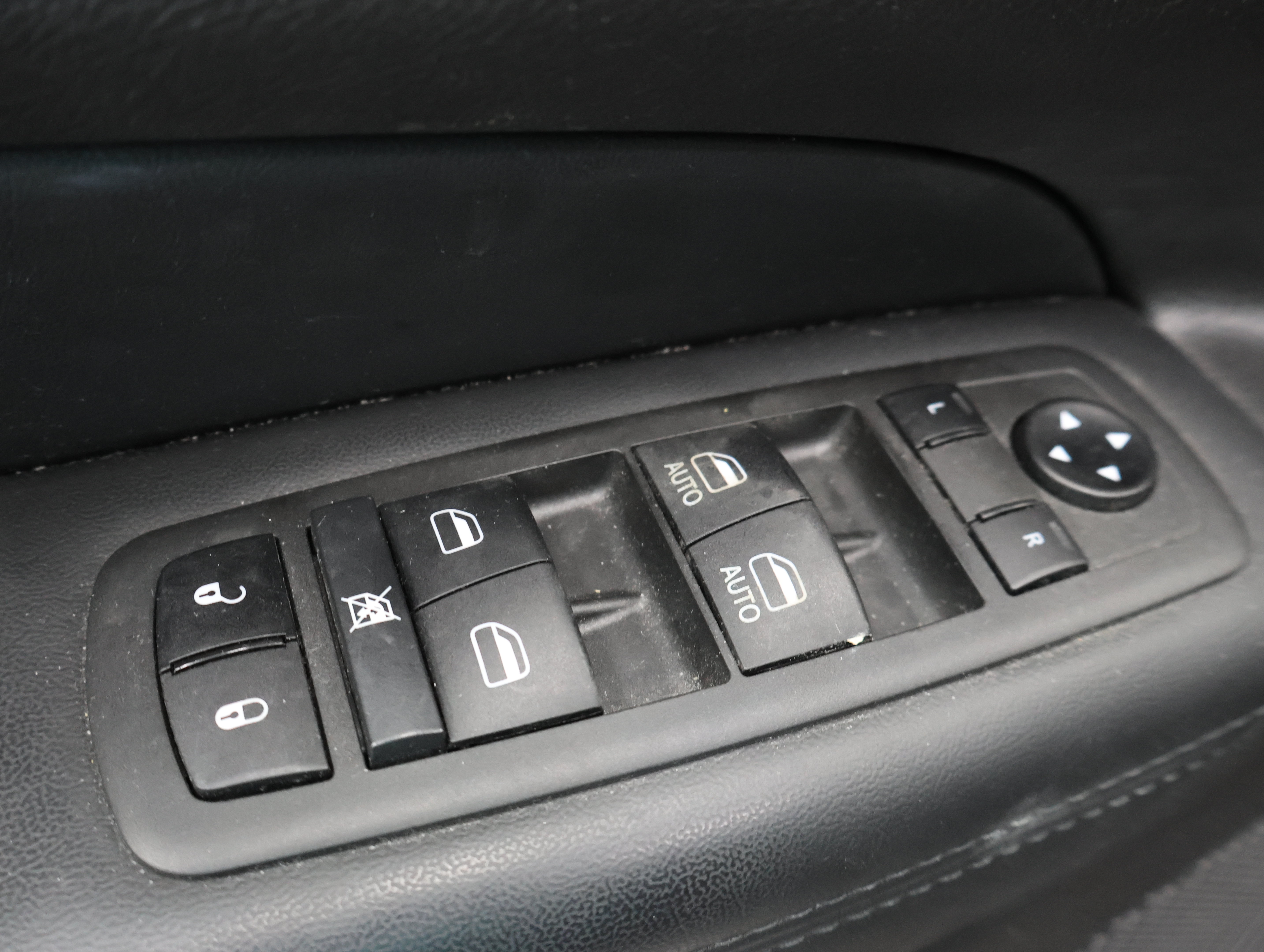 Used 2021 Jeep Grand Cherokee Laredo AWD/4WD image 40