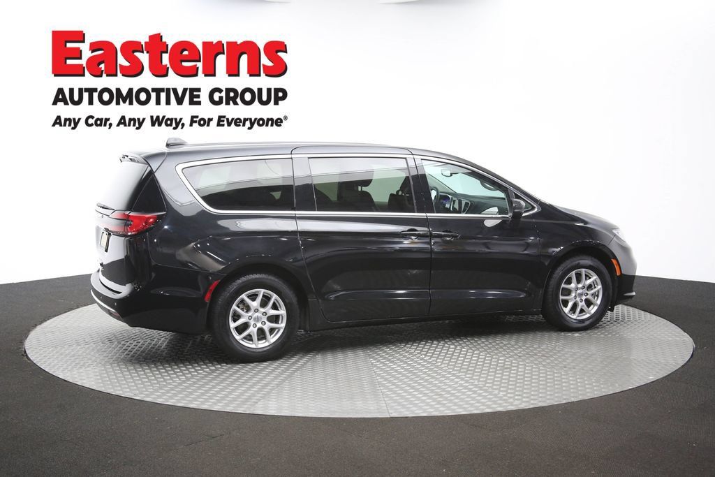 Used 2023 Chrysler Pacifica Touring-L FWD image 45