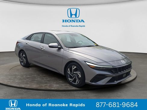 Used 2025 Hyundai Elantra Limited FWD image 7