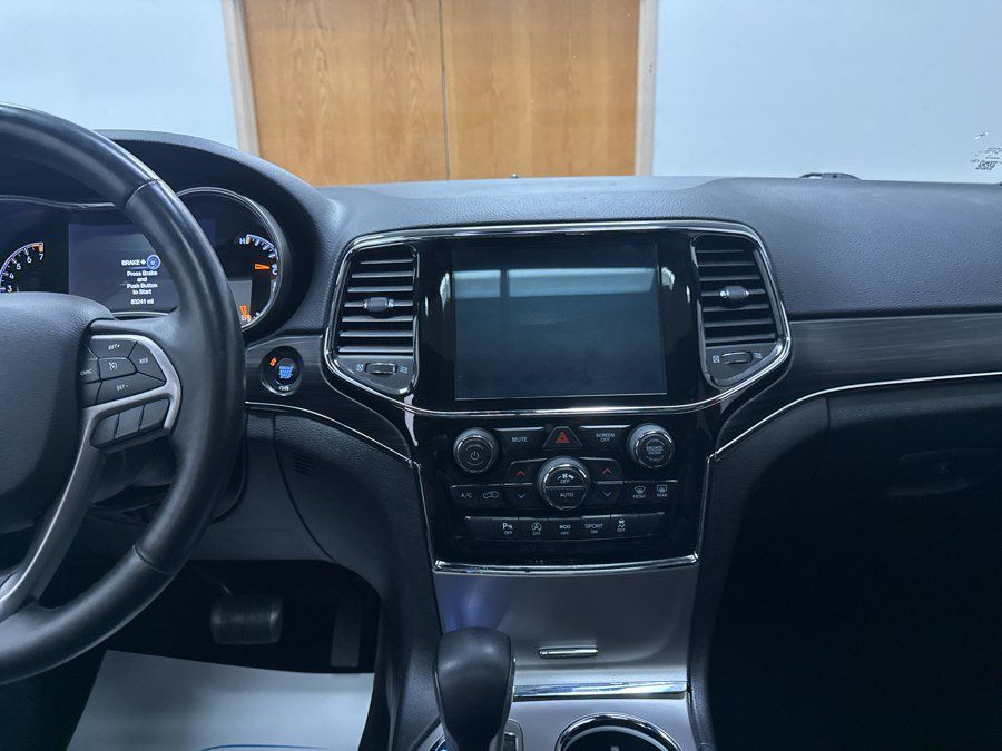 Used 2018 Jeep Grand Cherokee Laredo AWD/4WD image 7