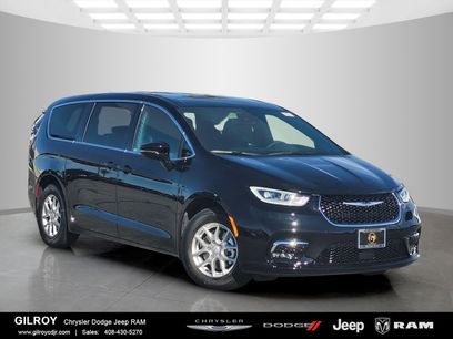 New 2026 Chrysler Pacifica Select