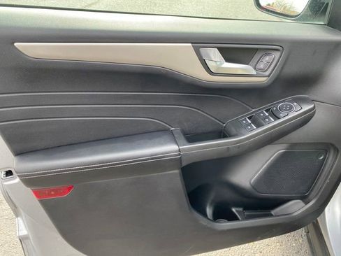 Used 2021 Ford Escape SE w/ Convenience Package image 16