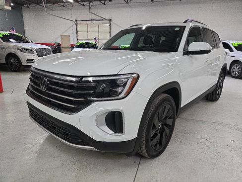 Used 2024 Volkswagen Atlas SE image 1