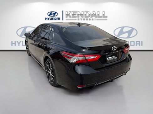 Used 2019 Toyota Camry SE FWD image 4