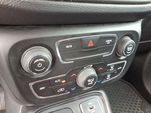 Used 2018 Jeep Compass Trailhawk w/ Cold Weather Group AWD/4WD image 15