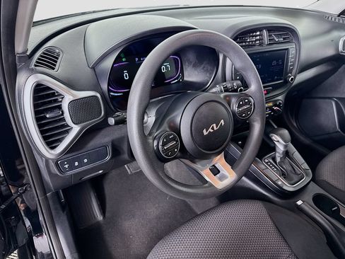 Used 2023 Kia Soul LX FWD image 18